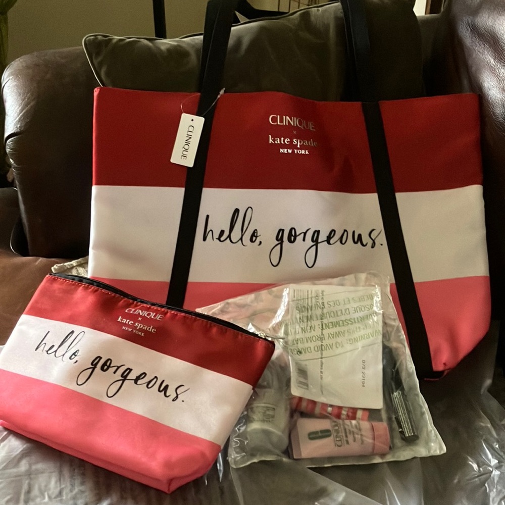 Clinque bonus :  Kate Spade bags and the gift bag